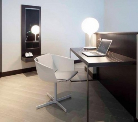 Интерьерная настольная лампа Artemide Castore 1048010A